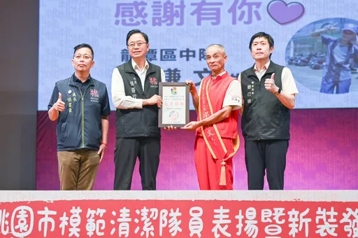 桃市模範清潔隊員表揚暨新裝發表 張善政:提升隊員工作環境與福利