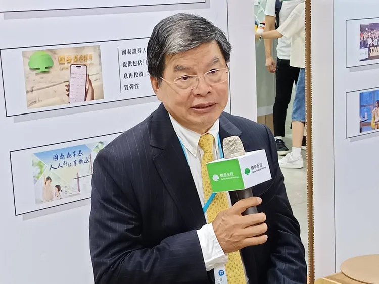 國泰金控攜手國際氣候發展智庫（ICDI）、環境部氣候變遷署共同舉辦第5屆「2025臺灣氣候行動博覽會」（TAIWAN COP5），
國泰金總經理李長庚於活動上受訪，談及三商壽併購一事。許麗珍攝