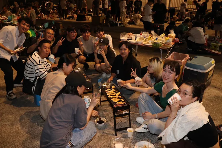 烤肉、賞月氣氛濃，但上班族最期待的中秋獎金卻傳出縮水。莊宗達攝