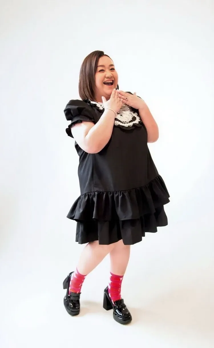 鍾欣凌與黃迪揚攜手登台頒獎。三立提供