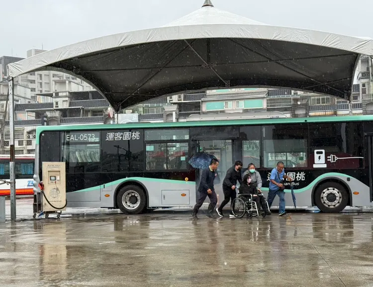 電動公車消防應變演練。交通局提供