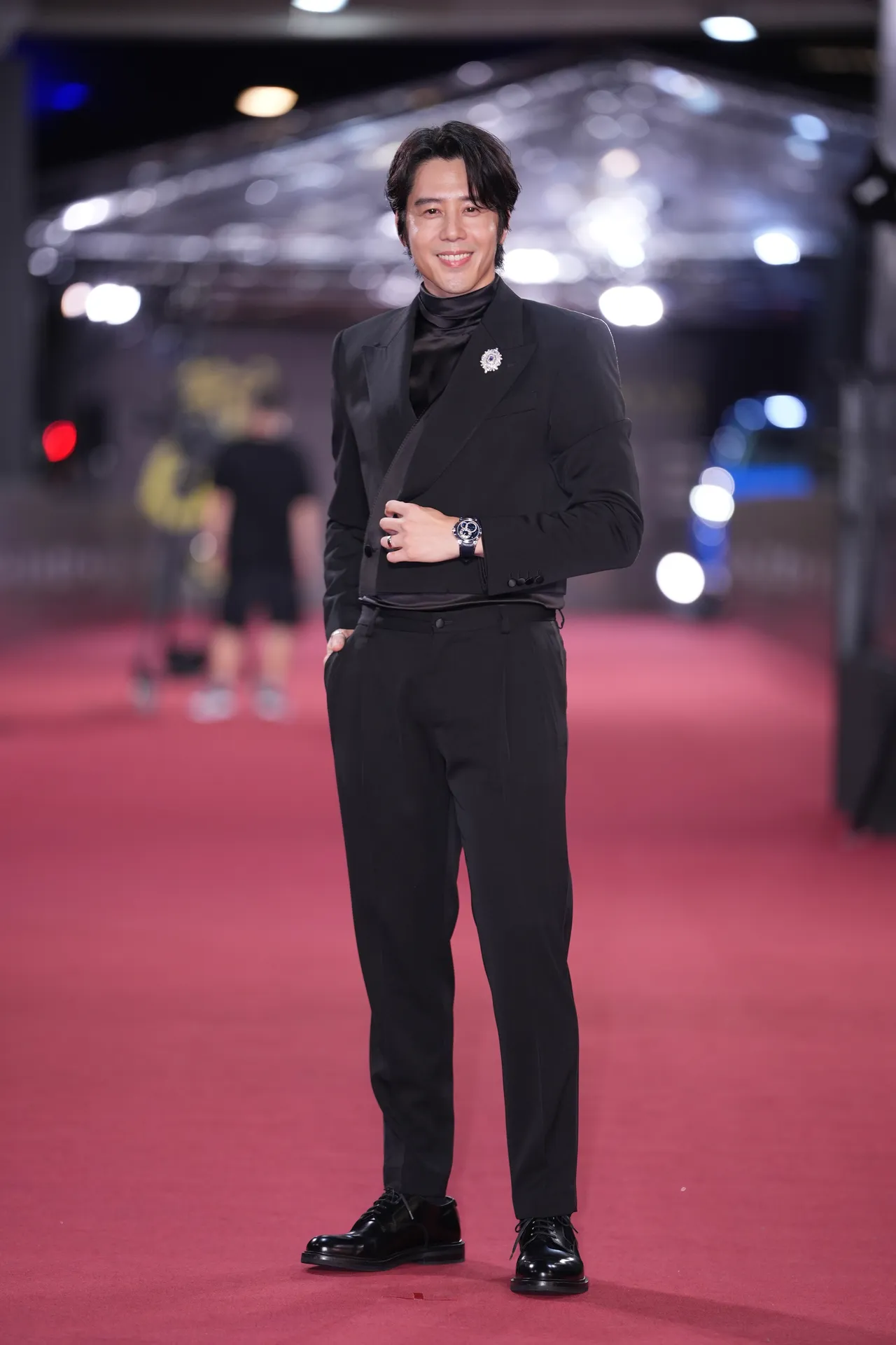 胡宇威以短版西装外套完美衬托挺拔身形以及大长腿。摄影中心摄