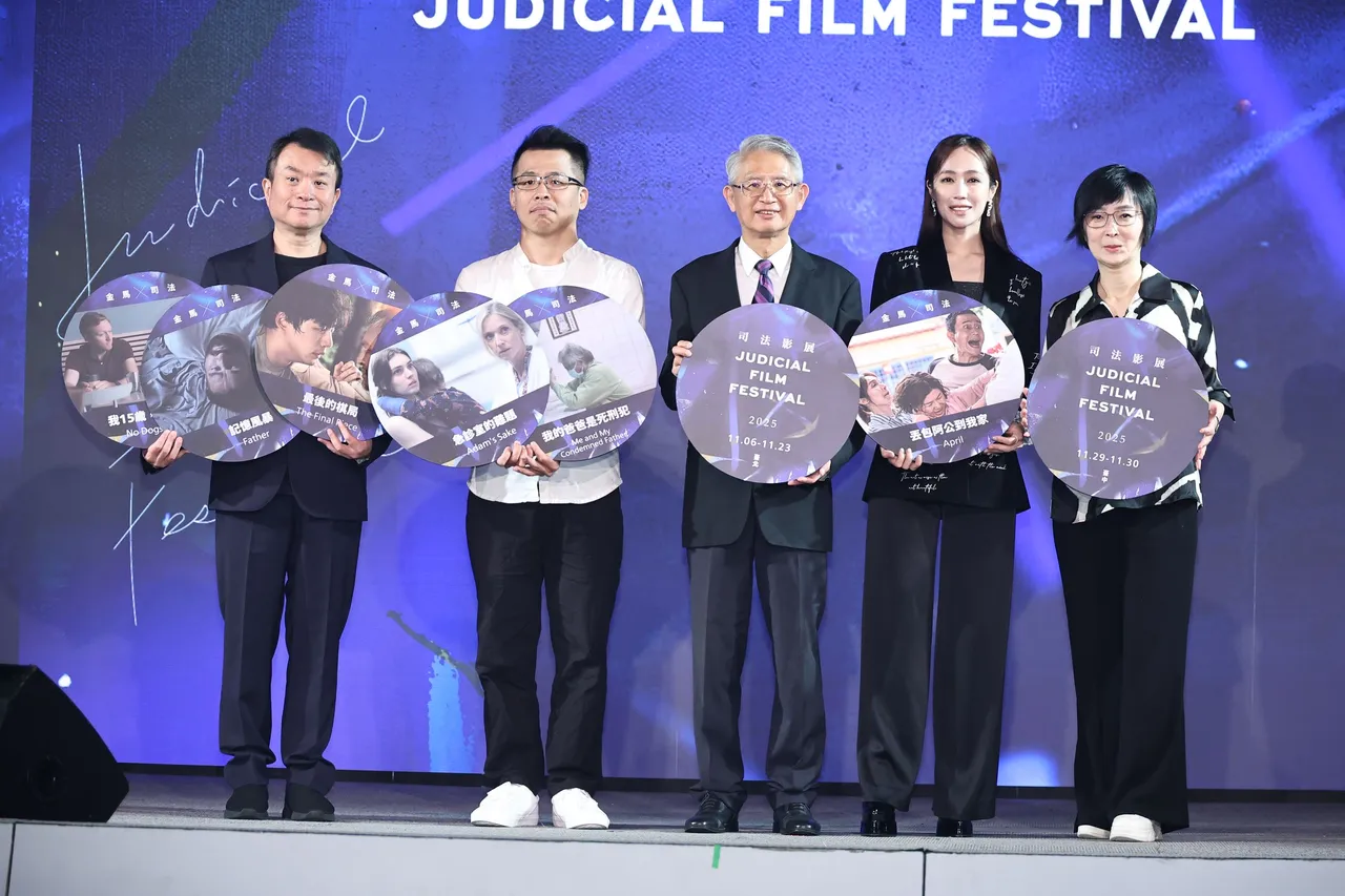 小薰(右二)今出席《金马X司法》影展记者会。彭欣伟摄