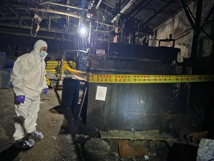 新北泰山一處養豬場被查獲餵飼廚餘。翻攝畫面