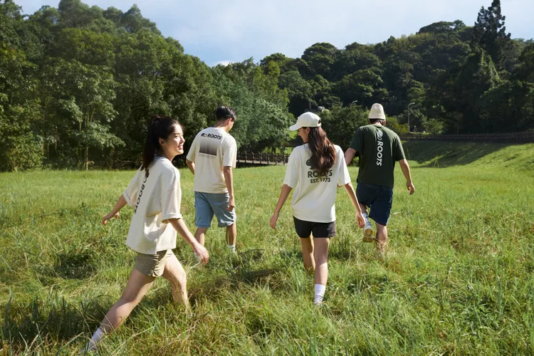 時髦又舒適的風格能輕鬆切換運動與城市場景。品牌提供