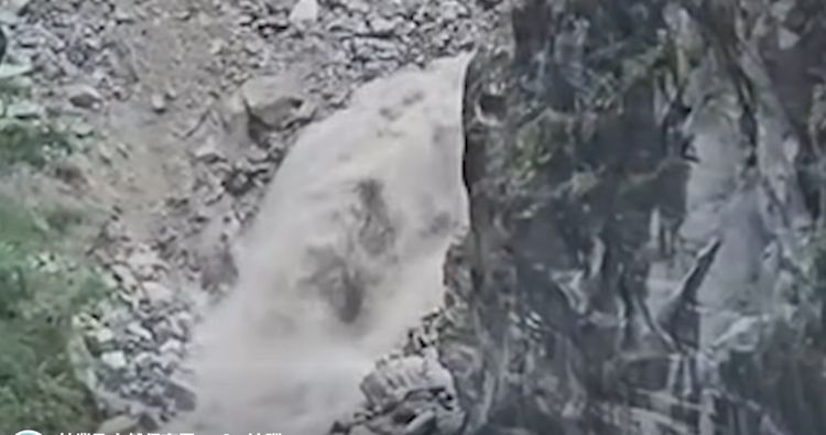 燕子口堰塞湖擴大引流 細胞簡訊出動「人車機撤離」