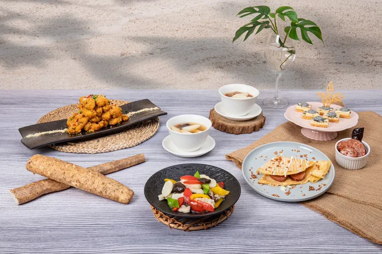 台北凱達大飯店百宴自助餐一向注重在地與季節食材的結合，今年特別攜手新北市政府農業局推廣原生種山藥，即日起至11/30餐檯加碼推出五道特色養生料理。業者提供