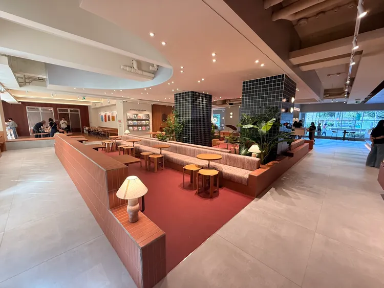 伯朗咖啡館科大店以「都市客廳 Urban Living Room」為概念，讓民眾有自在交流和放鬆的場域。陳揚盛攝