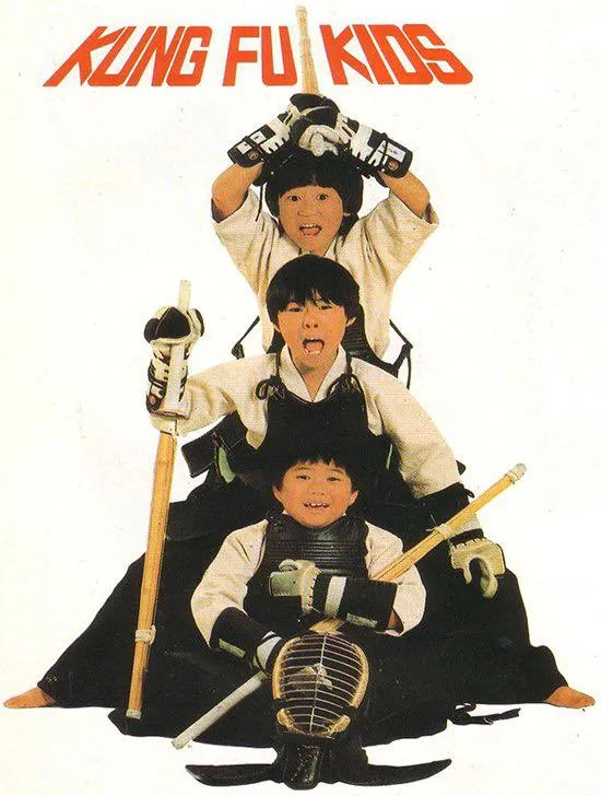 當年在《好小子》片場，顏正國（上至下）會督促「小虎」左孝虎、「小胖」陳崇榮寫功課。翻攝譚艾珍臉書