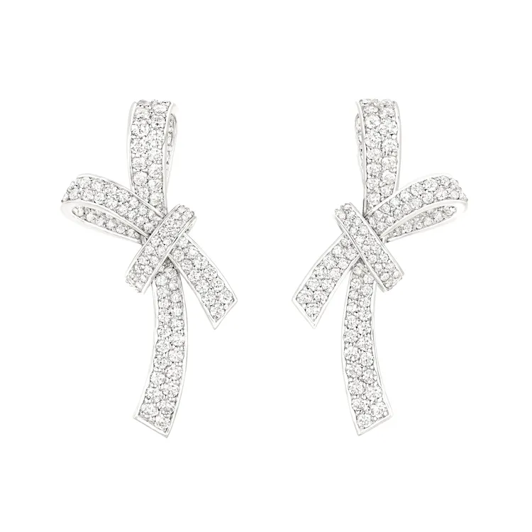 香奈兒RUBAN耳環。品牌提供