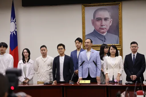 國民黨主席選舉出爐!朱立倫喊:恭喜鄭麗文