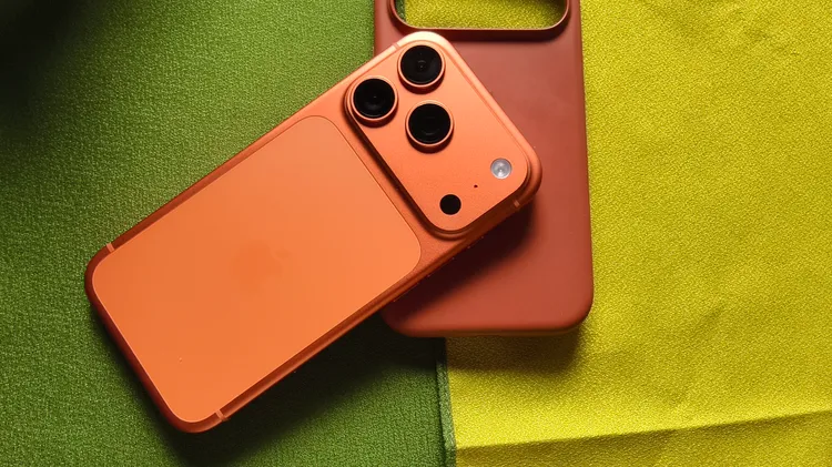 iPhone 17 Pro是蘋果首款採用均熱板（Vapor Chamber） 的手機，能有效分散處理器熱量。趙筱文攝