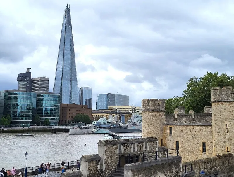 英美联手打击跨国诈骗和洗钱,14日对以柬埔寨为基地的大规模跨国犯罪网络宣布制裁,出身中国的集团犯罪首脑陈志曾在台湾居住,并出入台湾至少10次以上。图为伦敦金融城周边一隅。中央社
