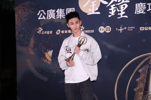 朱宥丞夺男配被哥哥们呛爆!才认没物欲 下秒遭揭穿买万元新表