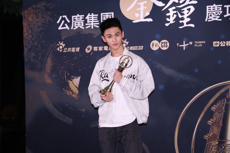 朱宥丞奪男配角被哥哥們嗆爆　才認沒物慾下秒被揭穿買萬元新錶