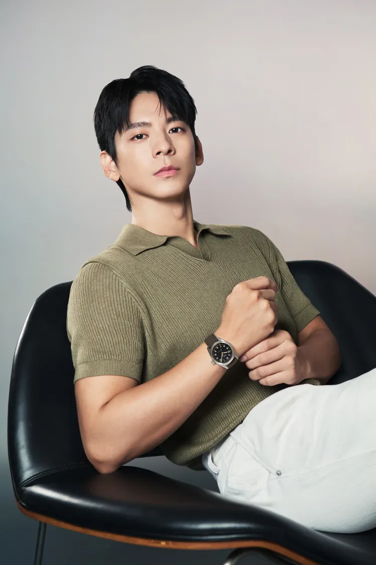 林柏宏演繹浪琴全新SPIRIT PILOT先行者系列飛行員腕錶。品牌提供