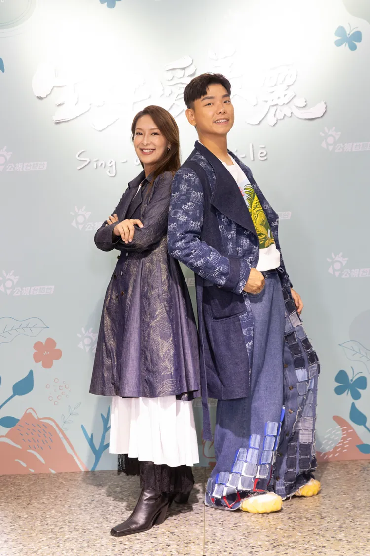 《生活愛美麗》由八弟（右）、陳瑋薇搭檔主持。公視台語台提供