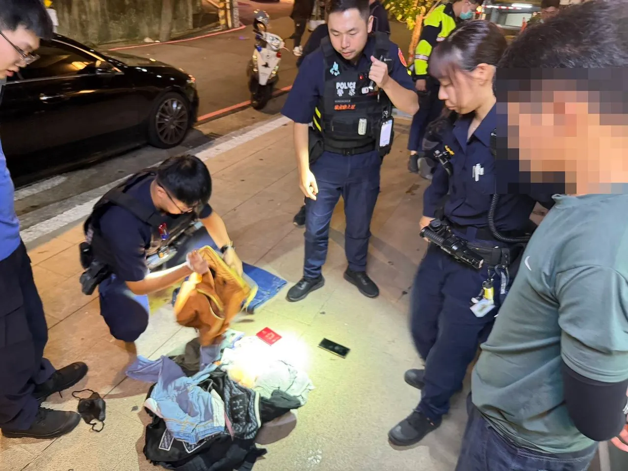 警方起獲贓款。桃園警分局提供