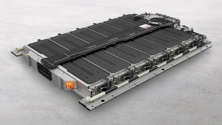 純電Cayenne的113kWh高壓電池不僅是能量來源，也成為車體結構的一部分，提供額外的支撐性，使車重分佈與車身剛性更為理想。原廠照片