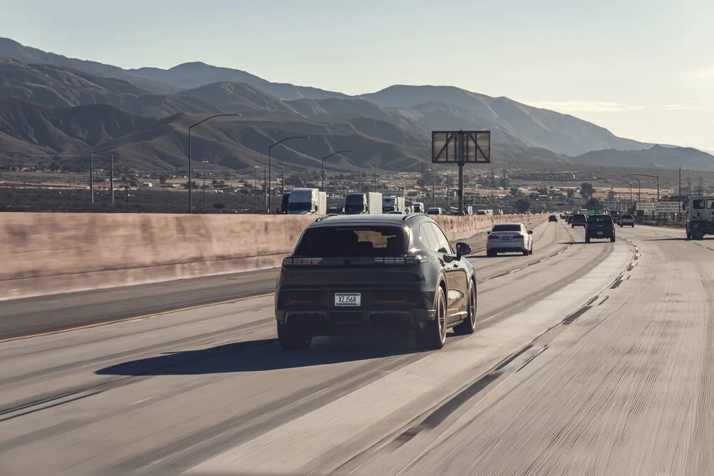 目前纯电 Cayenne 已进入量产前测试阶段，预计于数周后正式全球首发。原厂照片