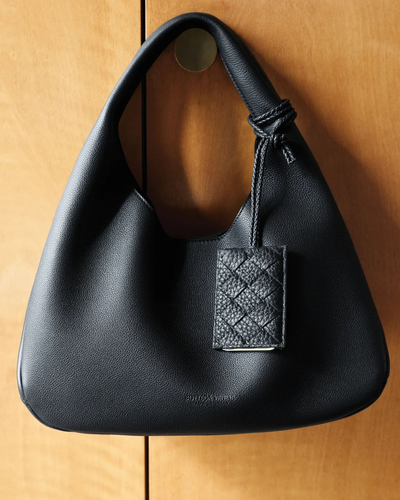 BOTTEGA VENETA秋冬全新Campana广告。品牌提供