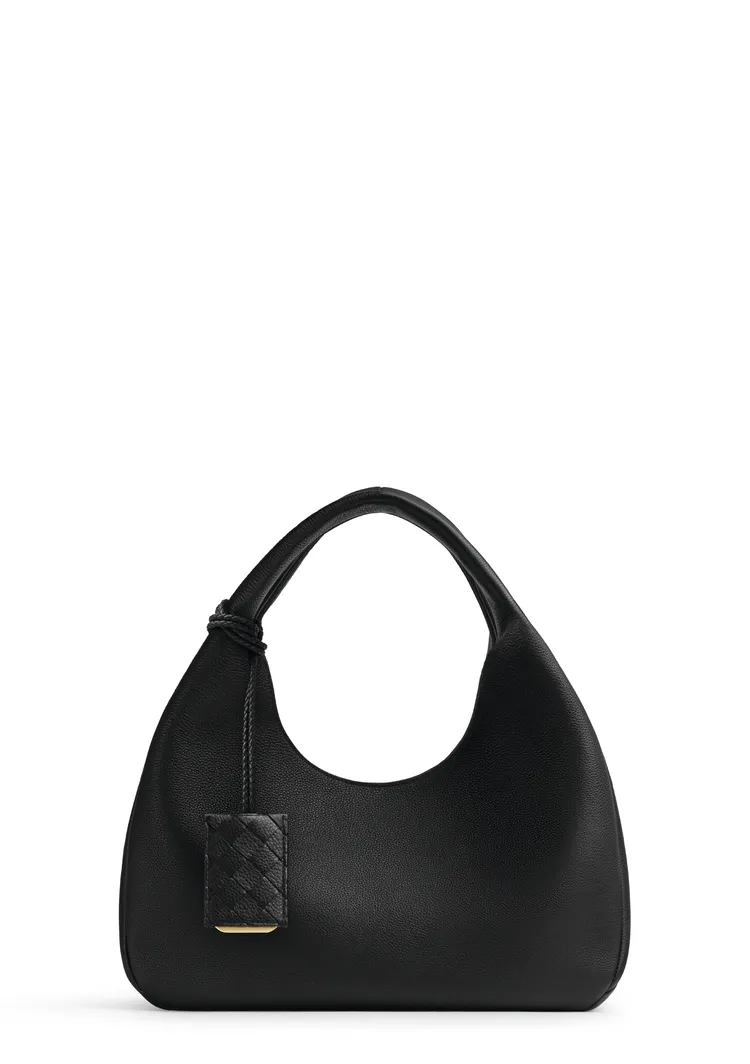 BOTTEGA VENETA秋冬全新Campana包款。品牌提供