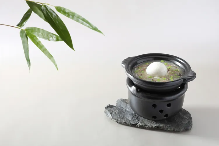 米其林一星「天香樓」平日午間套餐，全年最優惠，套券買五張再送一張。業者提供