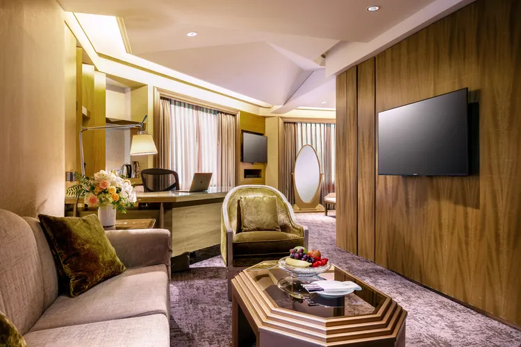 台北亞都麗緻大飯店「米其林雙星饗宴-景隅套房」，獨家摘星美食住宿體驗，都會輕奢度假。業者提供