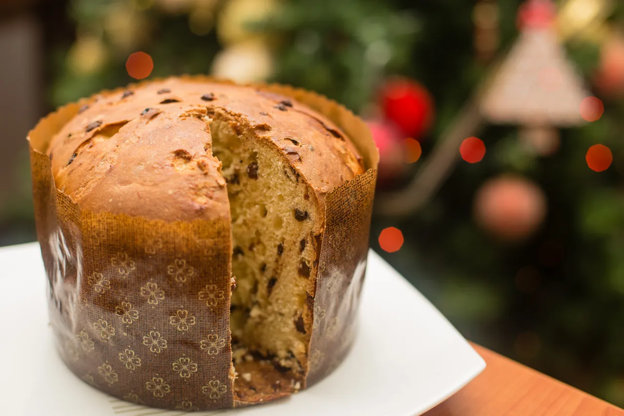 耶诞面包是义大利耶诞节知名甜点。翻摄wiki/Panettone