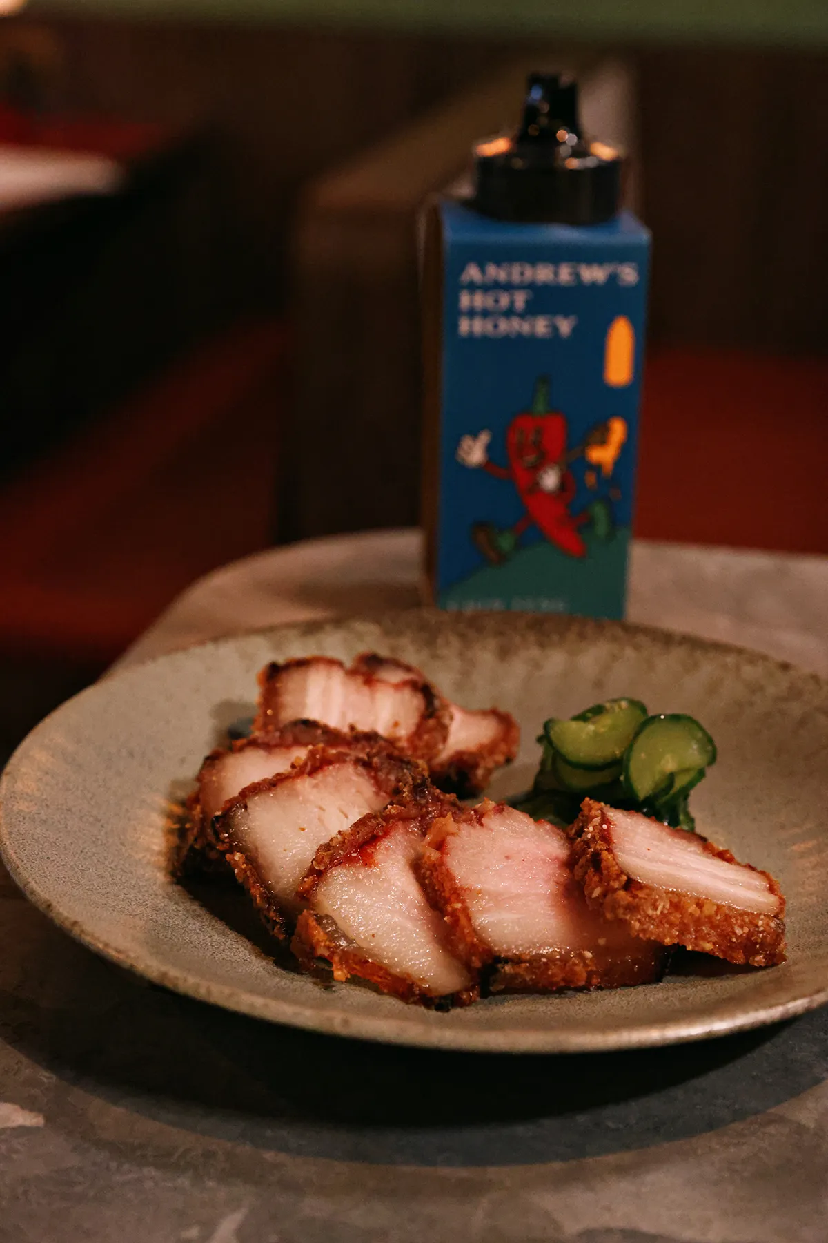 初炸小食店台味蜂蜜红糟肉翻玩经典小吃。业者提供