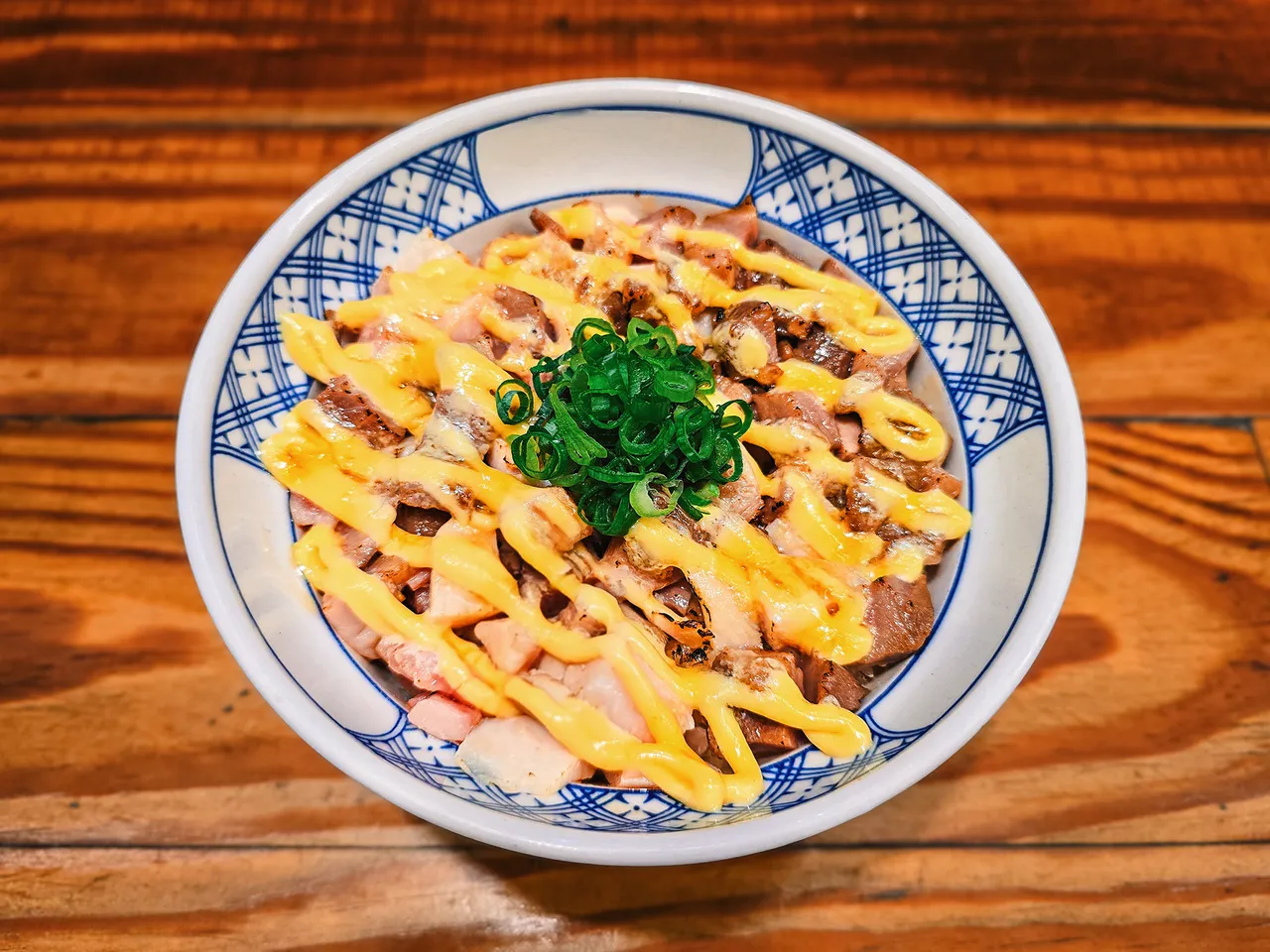 拉面公子辣蜂蜜叉烧饭。业者提供