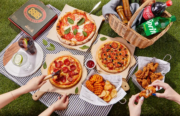 8818 比薩屋全品項皆可加購辣蜂蜜搭配。業者提供