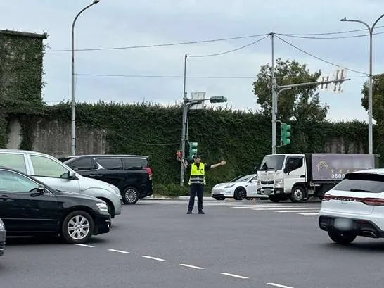 中秋連假到來，警方疏導交通。警方提供