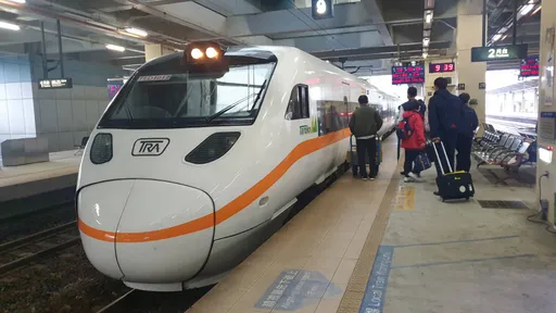 暴雨影响!台铁1支线土石滑落今停驶 沿线6站公路接驳