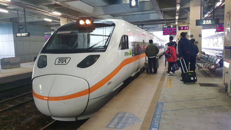 暴雨影響！台鐵1支線土石滑落今停駛　沿線6站公路接駁