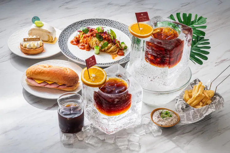 999元雙人套餐券可享用美式三明治、義大利麵、牛肉麵、甜點等輕食套餐。凱撒飯店連鎖提供