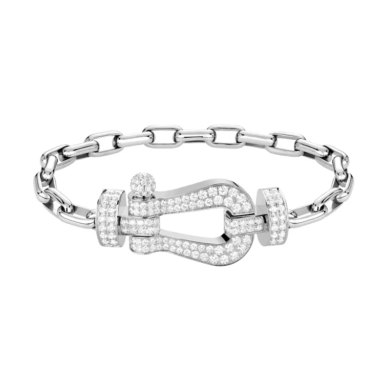 FREDForce 10系列手鍊，18K白金和密鑲鑽石XL款，123萬8400元。品牌提供