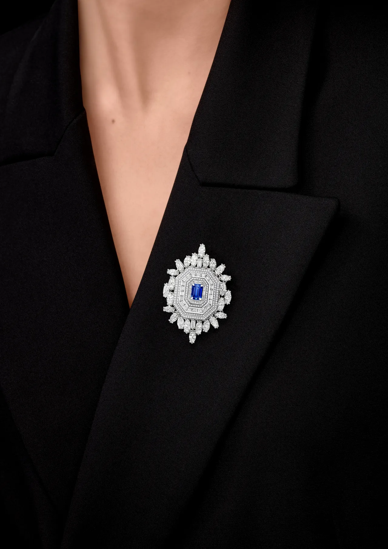 Harry Winston Ultimate Emerald Signature 顶级珠宝胸针蓝宝石款。品牌提供