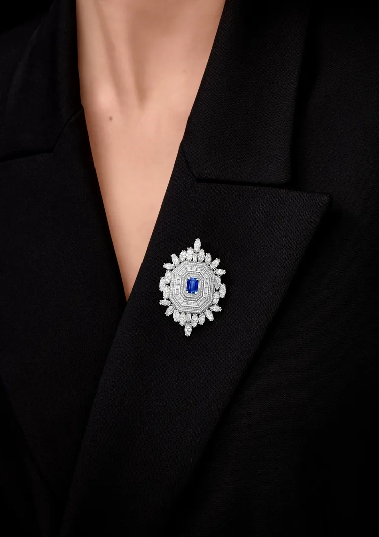 Harry Winston Ultimate Emerald Signature 頂級珠寶胸針藍寶石款。品牌提供