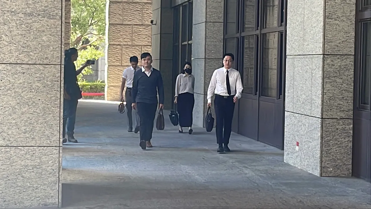承办检察官也陆续抵达桃园地院。张沛森摄