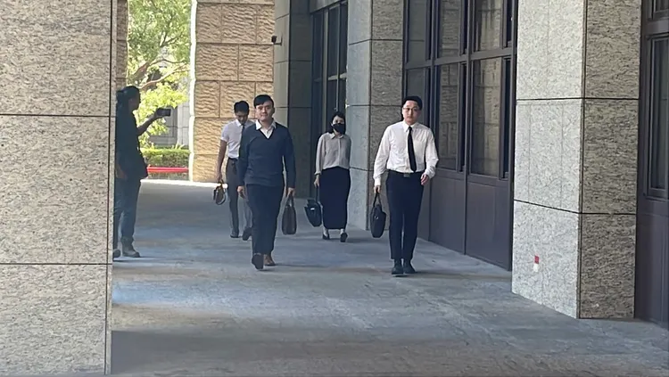 承辦檢察官也陸續抵達桃園地院。張沛森攝