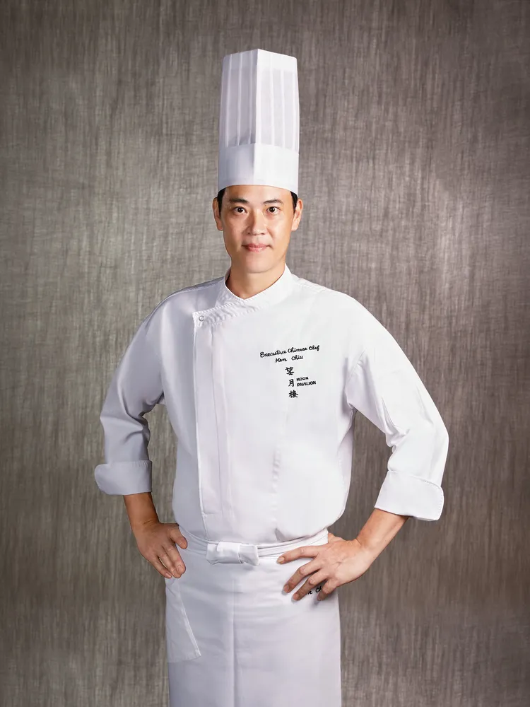 新北地標Mega50望月樓主廚邱龍俊廚藝資歷逾二十年，善於在經典本味中融入潮流新意，展現當代粵餚的全新風貌。圖/台北遠東香格里拉提供