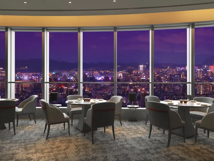 「滬粵雅饌・三廚匯藝」巡迴最終站將於10/30至11/1，在新北地標百揚大樓48樓的「望月樓」壓軸登場。台北遠東香格里拉提供