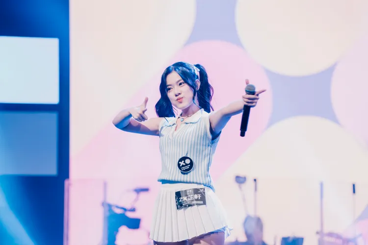 艾怡良大讚「舞台控制力強」，季軍ZX芷軒跳競技啦啦，融化現場。LINE TV提供