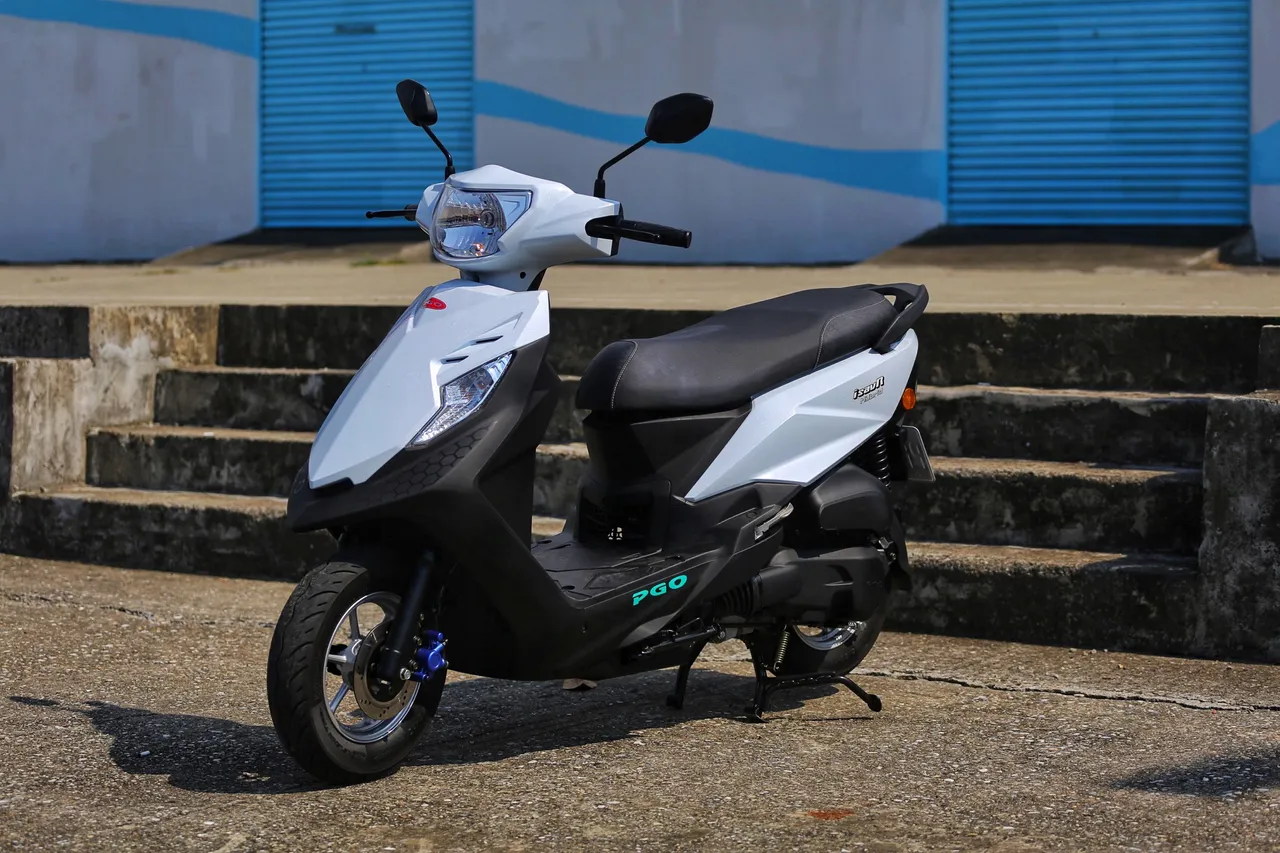 PGO isavR威力125动力结合M-Hybrid油电系统与MDI2.0双火星塞技术,造就高达65.6km/L的超低油耗,堪称125级距省油王。林浩升摄