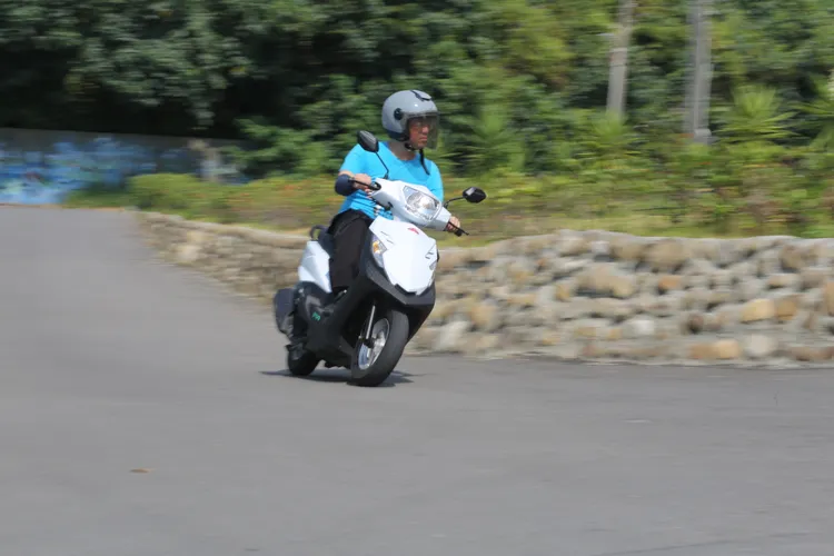 PGO在isavR威力125上展現明顯造車進化，從車架紮實度到油門與煞車反應皆更細膩，整體騎乘質感成熟細緻，是一台實際體驗後更能感受魅力的作品。林浩昇攝