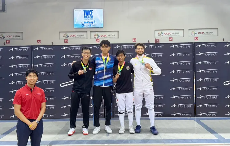 陳致傑與其他對手奪獎後合照。陳致傑提供