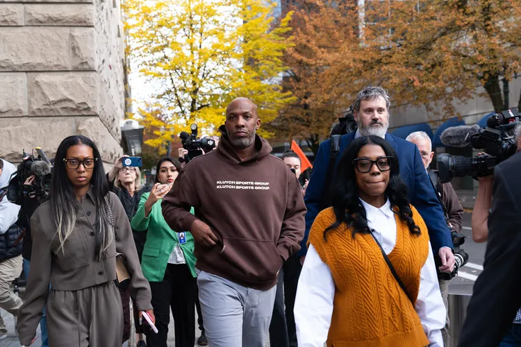 毕拉普斯(中)。美联社