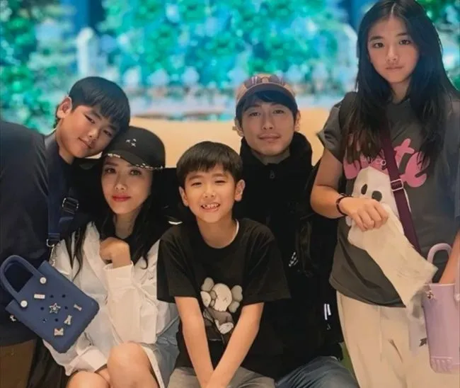 藤岡靛在2012年和印尼籍妻子結婚，育有3個小孩。翻攝藤岡靛IG