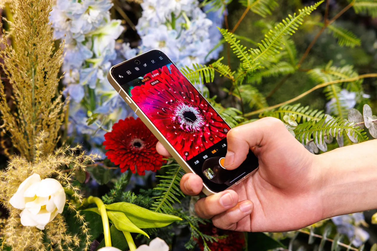 Find X9系列以OPPO影像技术为基础，结合专业相机品牌哈苏的经典色调与美学，支援最近10公分的长焦微距，带来更多有趣的视角。OPPO提供